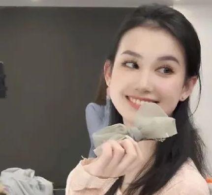 今日吃瓜网红刘嘉玲,吃瓜网红的华丽转身 第2张 今日吃瓜网红刘嘉玲,吃瓜网红的华丽转身 第2张